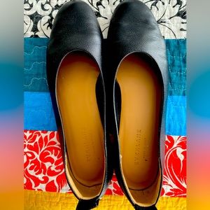 Everlane flats. Black leather. Great condition size 7 1/2